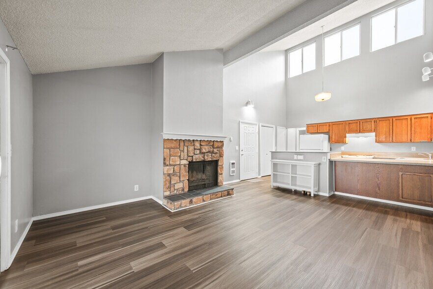 Building Photo - 7012 NE 43rd St