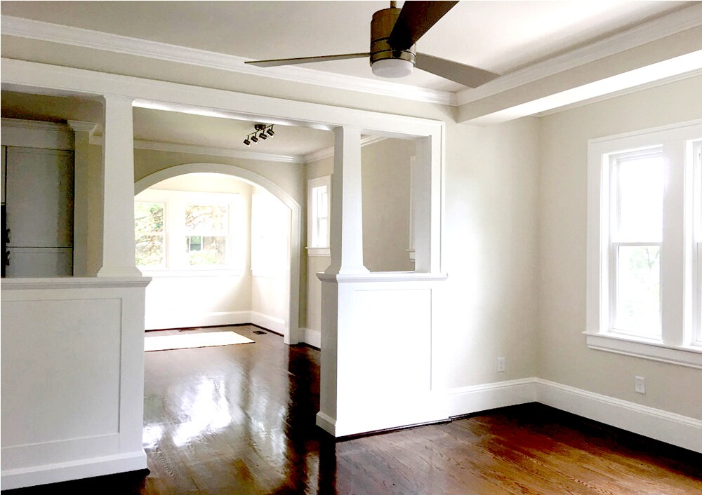 Breakfast into foyer - 442 Walnut Ave SE