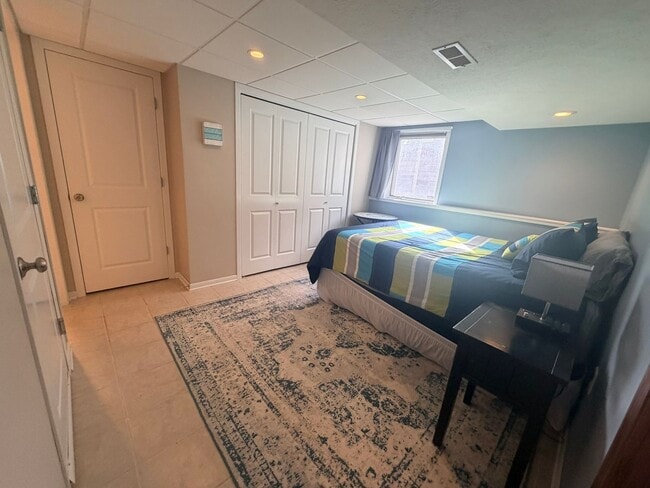 Building Photo - Furnished house for rent