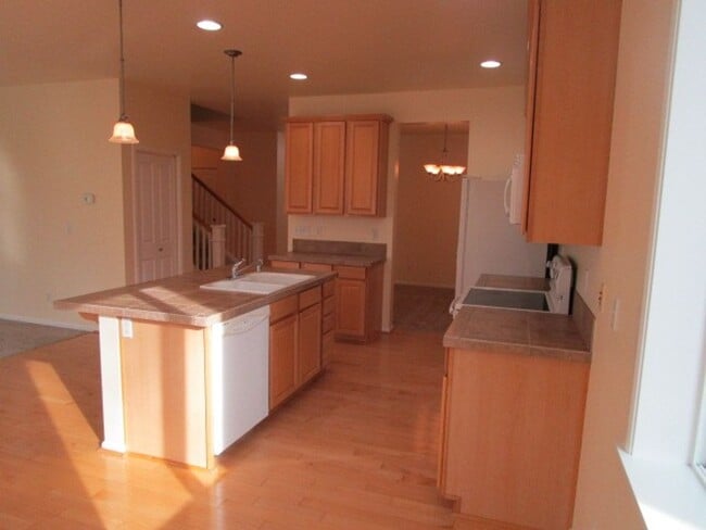 Building Photo - 3 Bedroom, 2.5 Bathroom Home with Office in Fife