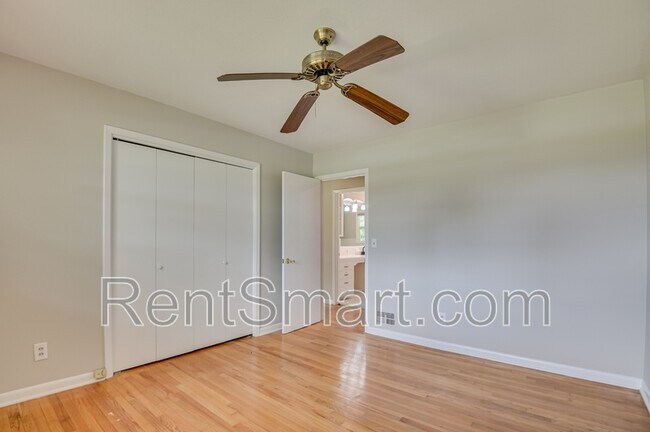 Building Photo - 202 Spring Dr