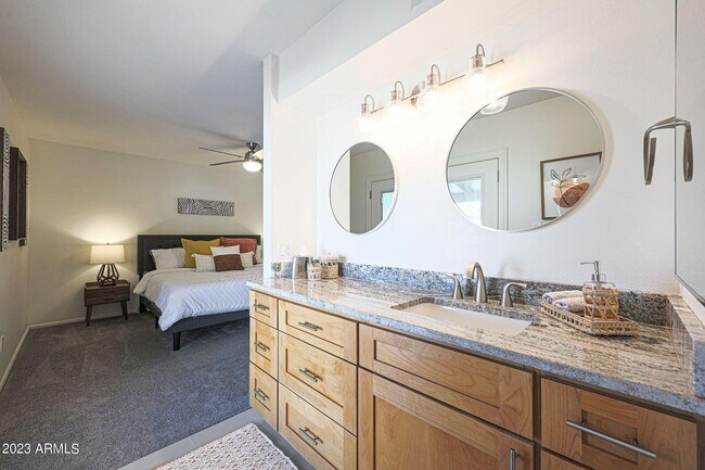 Building Photo - 421 Lila Cir