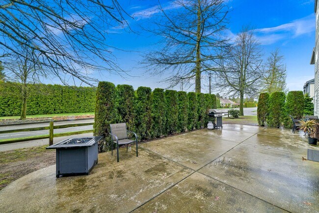 Building Photo - Beautiful Condo in Lynden