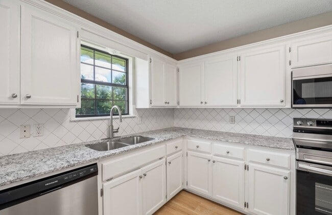 Building Photo - 2708 Azure Hills Dr