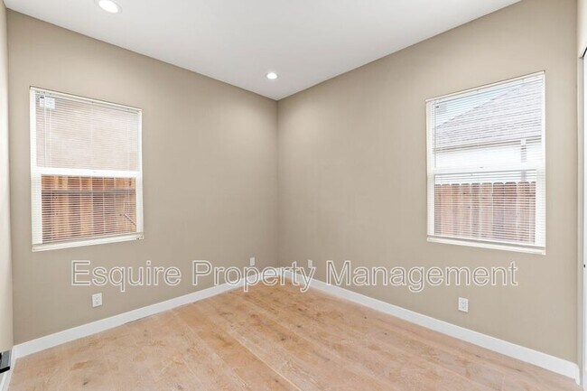 Building Photo - 547 Carty Dr