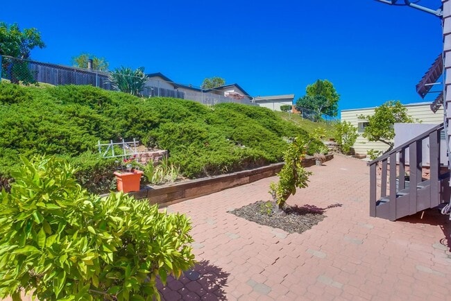 Building Photo - 55+ Mobile Home Community, 2 Bedroom + Sunroom