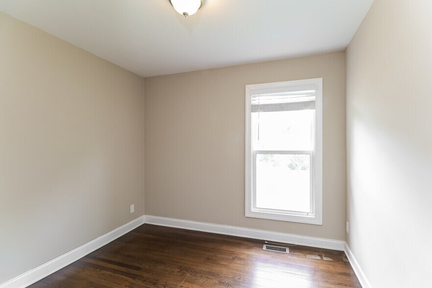 Building Photo - 511 Derrydowne Dr