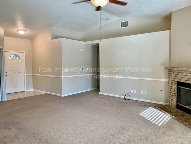 Building Photo - 6684 N Western Ave