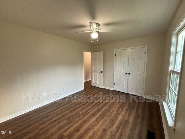 Building Photo - 170 Devin Dr