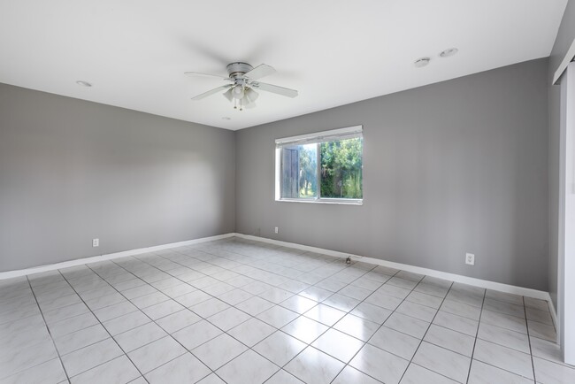 Building Photo - 2140 Sherwood Forest Blvd