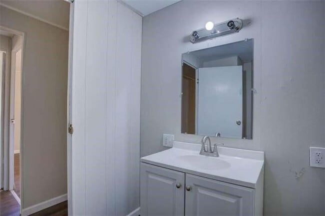 Building Photo - 201 Oglesby Bridge Rd SE