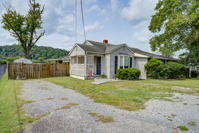 Building Photo - 2027 Katelyn Dr