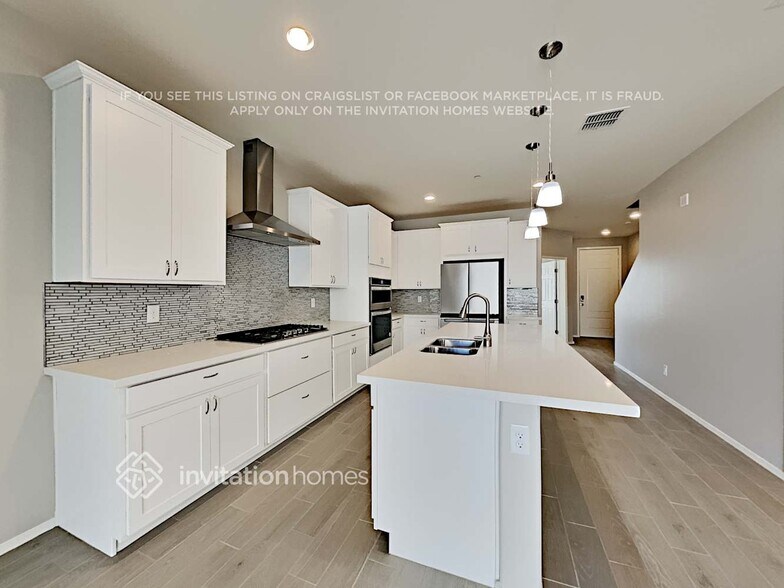 Building Photo - 21130 W Cypress St