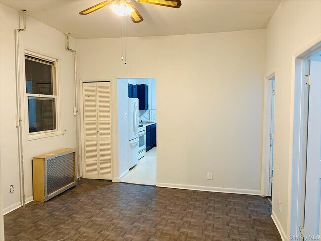 Building Photo - 121 Linden St