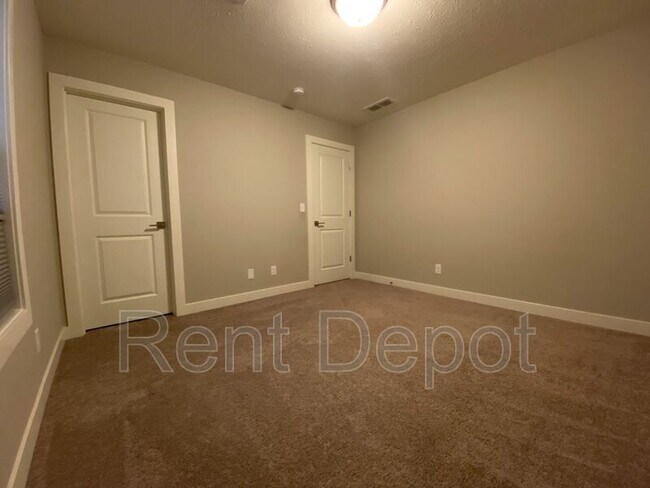 Building Photo - 5514 Cameo Dr