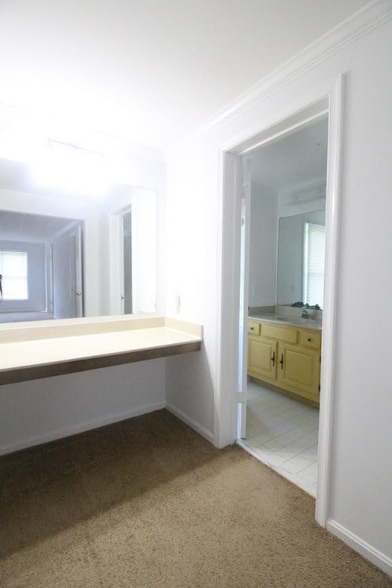 Building Photo - 17 Beauvoir Ct