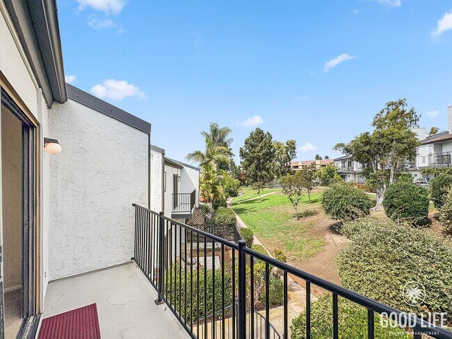 Building Photo - Beautiful 2B/2.5BA Townhome w/ Attached Ga...