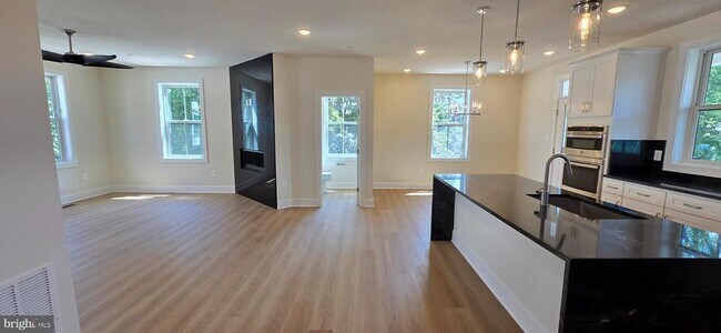 Building Photo - 418 Chapel Alley