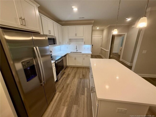 Building Photo - 188 Gallery Dr