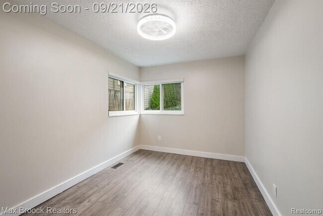 Building Photo - 4151 Bluebird Dr