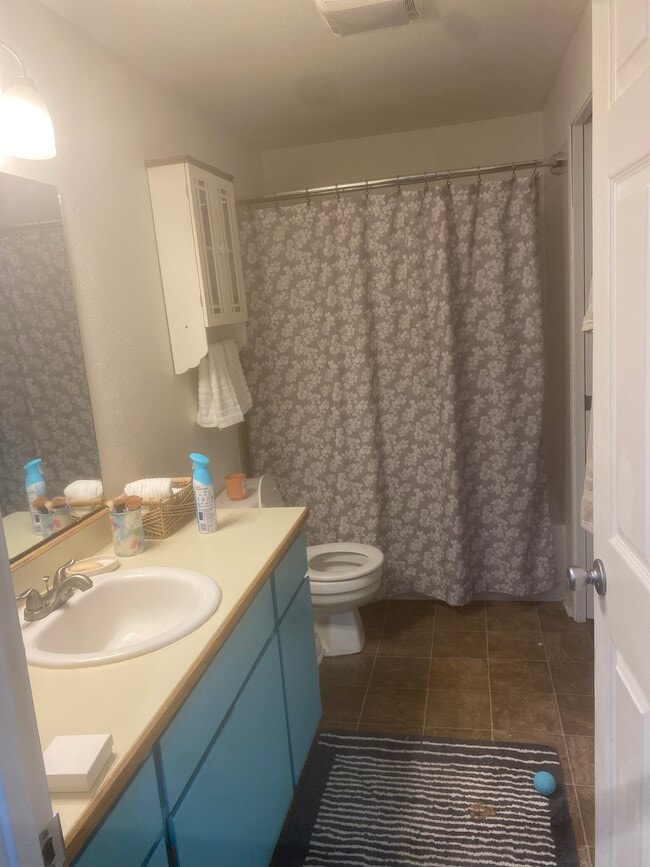 Building Photo - 20161 Vikings Crest NE