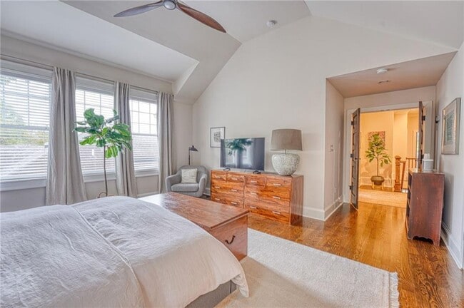 Building Photo - 997 Blue Ridge Ave NE