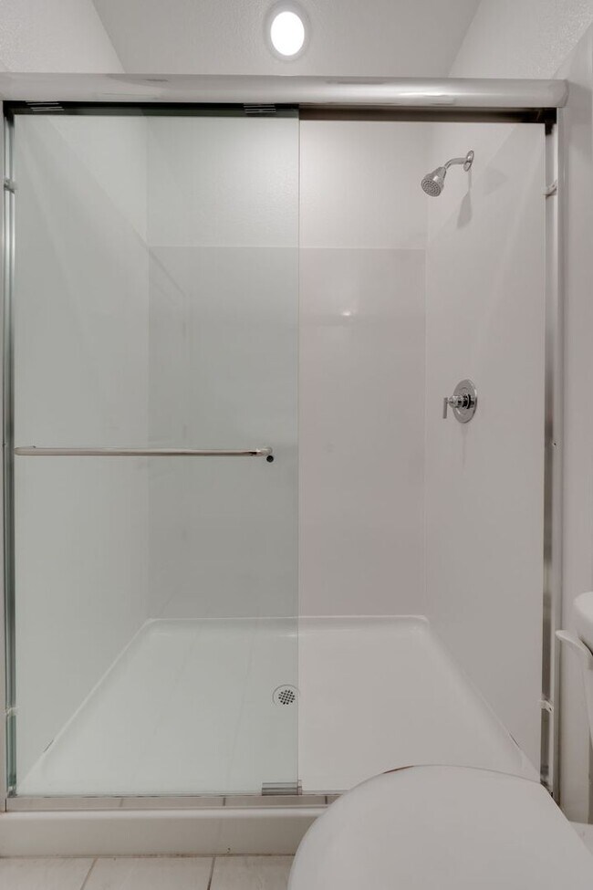 Building Photo - New 4 Bedroom Home with Next Gen Suite + S...