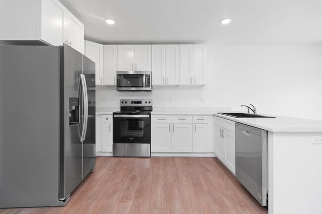 Building Photo - 735 Hoffman Rd