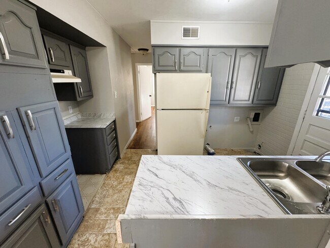 Building Photo - 4956 Owen Rd