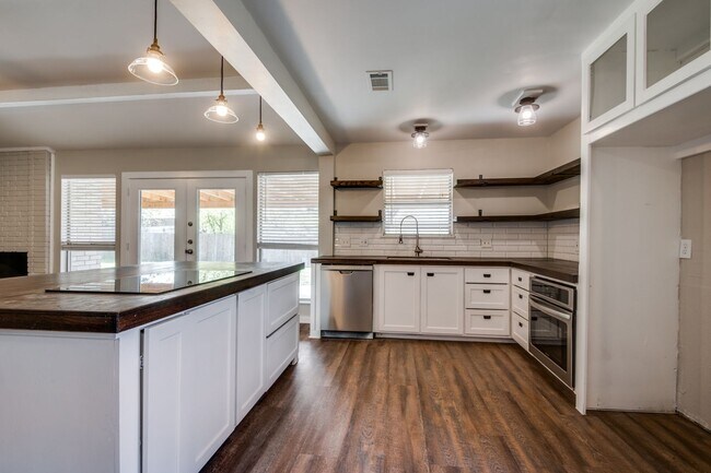 Building Photo - Stylish Home with Big Backyard in Prime Lo...