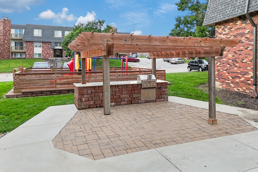 Grilling Station - Wildewood Apartments