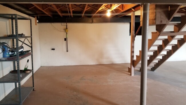 Building Photo - CHECK ME OUT!  3 Bedrooms, 2 Full Baths, B...