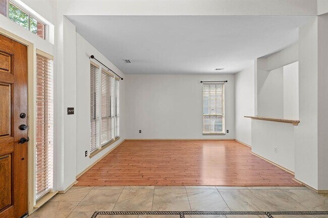 Building Photo - 1601 Chasewood Dr
