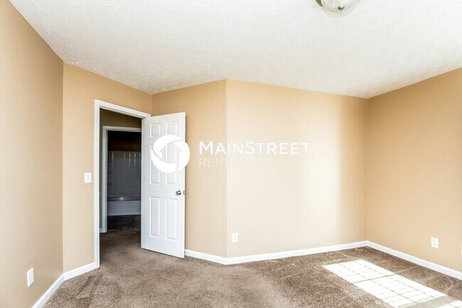 Building Photo - 1556 Marceau Dr