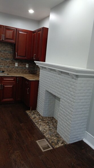 Building Photo - 342 N 52nd St