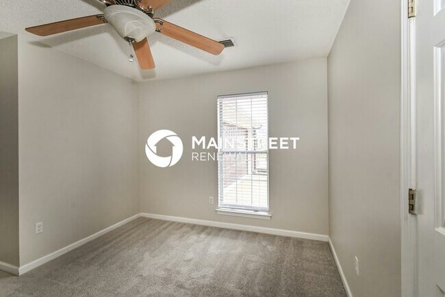 Building Photo - 4 Bedroom Pet-Friendly Home in MEMPHIS, TN with Main Street Renewal
