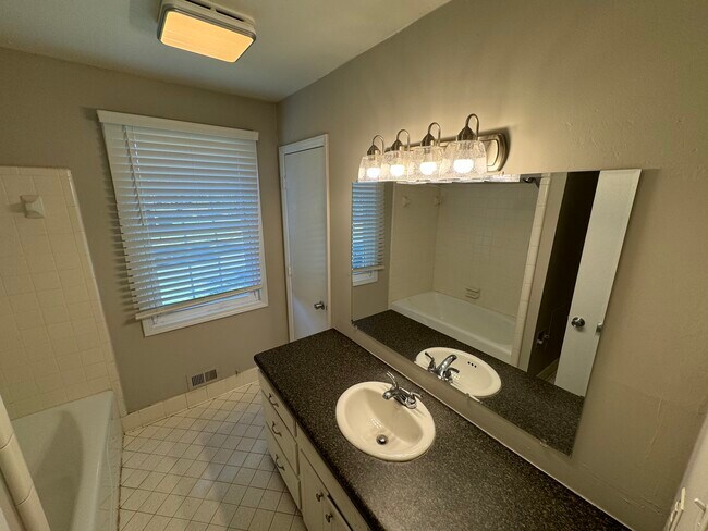 Building Photo - 6614 Hidden Forest Dr