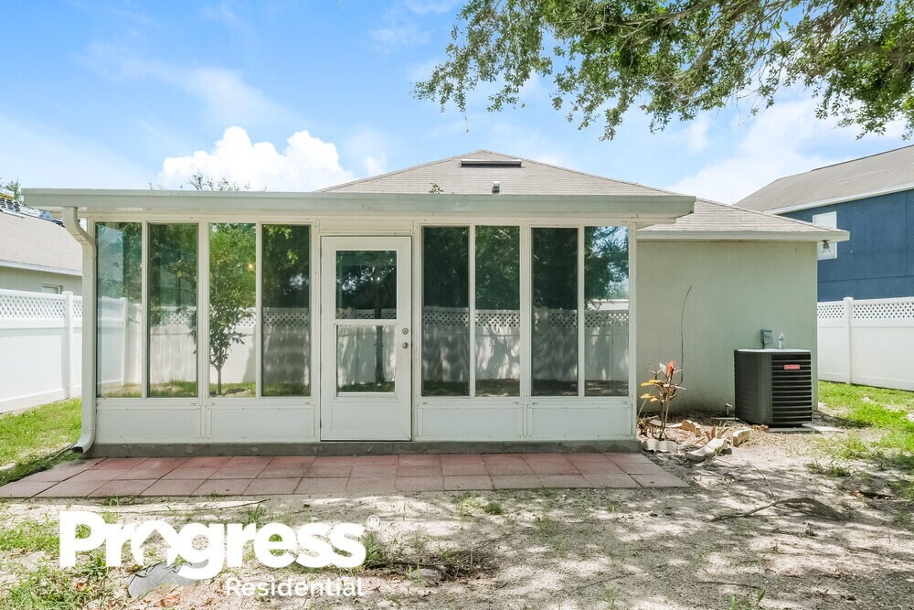 Building Photo - 927 Brenton Leaf Dr