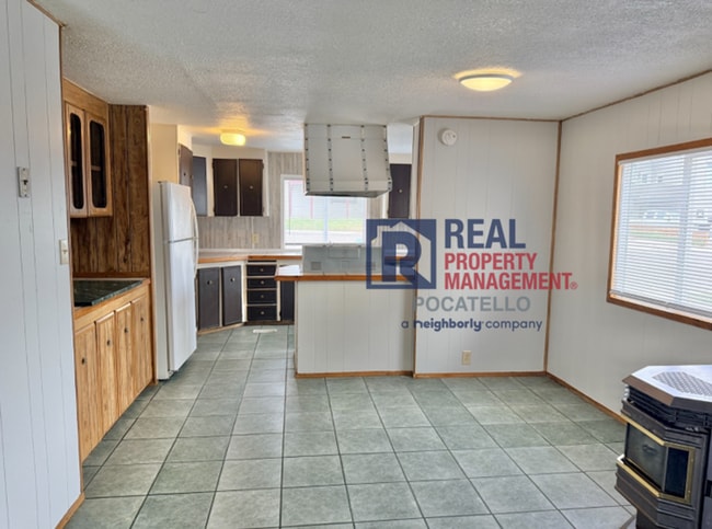 Building Photo - 3 bedroom 1 bath Mobile Home