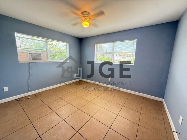 Building Photo - 1218 W 25th St
