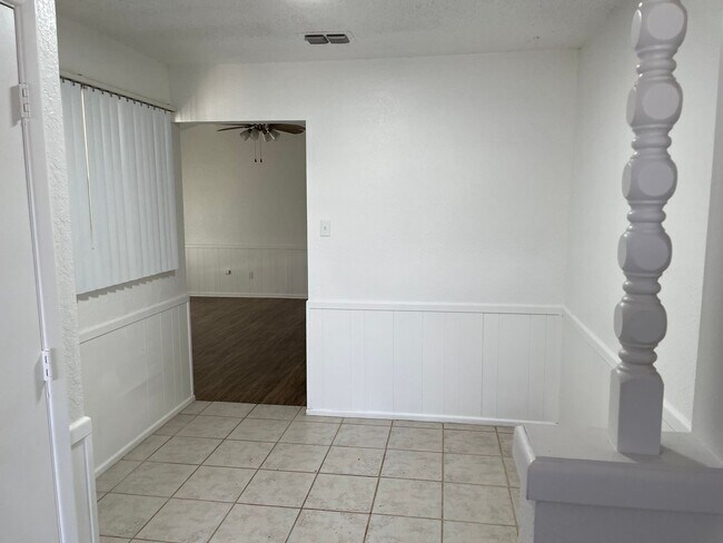 Building Photo - 6917fre