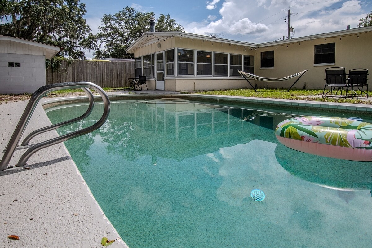 Building Photo - 2233 La Valle Dr