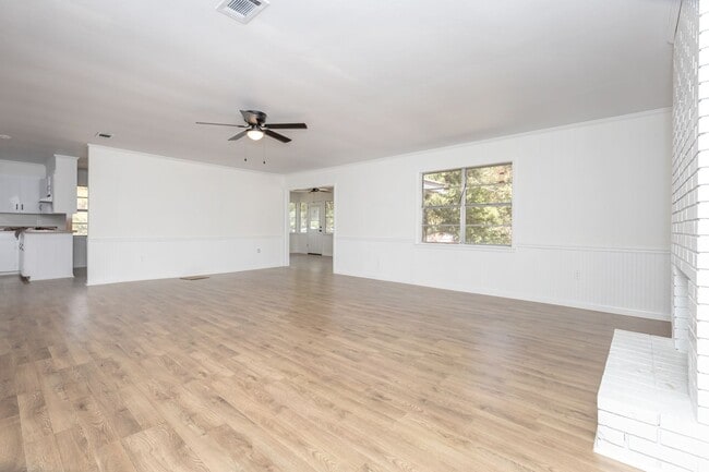Building Photo - Home for Rent on the Bayou