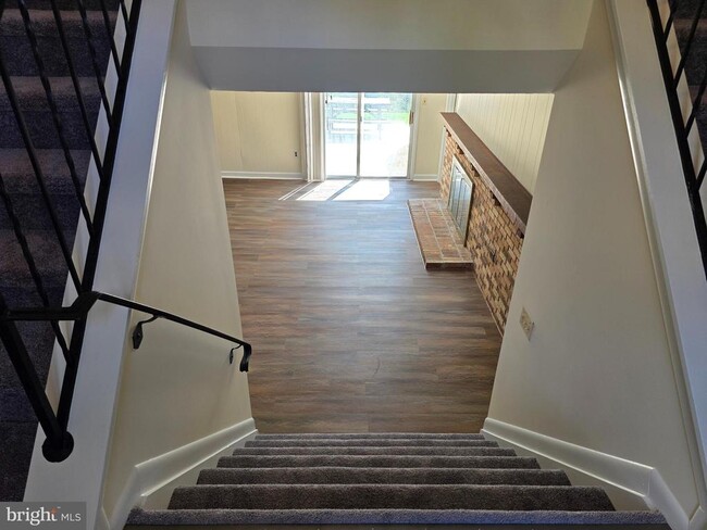Building Photo - 6013 Harvester Ct
