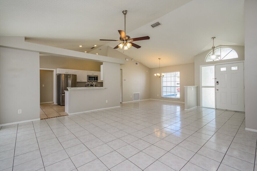 Building Photo - 1078 Providence Ln