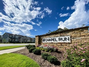 Building Photo - Beautiful Townhome at Manordale - LEASE TA...