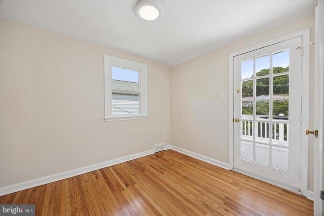 Building Photo - 609 Latham Dr