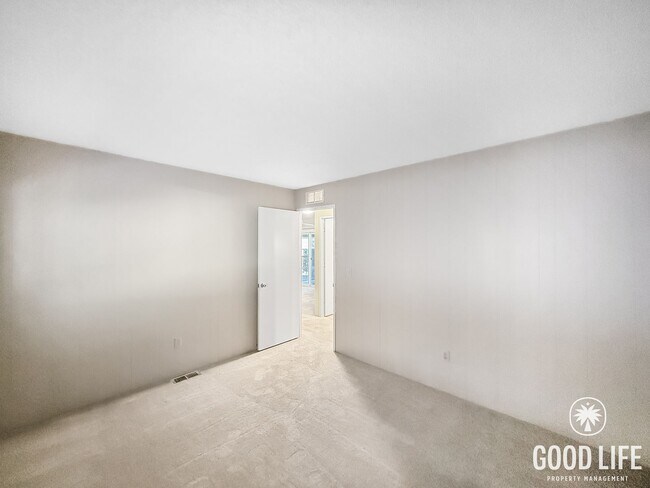 Building Photo - Beautiful 2B/2BA 55+ Community Home w/ AC, Parking, W/D, and Community Amenities!