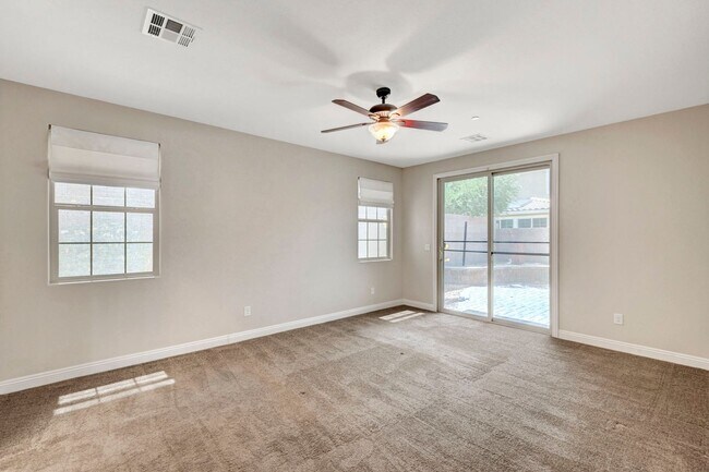 Building Photo - 4 bedroom home with 2 primary bedrooms! On...