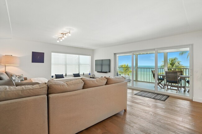 Building Photo - 9517 Gulf Shore Dr